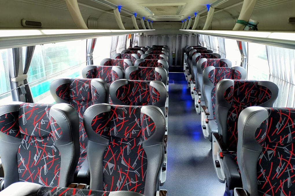 plusliner-bus-kl-ipoh-P30-seater-front